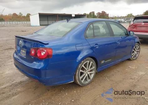 2010 Volkswagen Jetta Tdi Cup Edition z USA, uszkodzony, nr VIN 3VWHL7AJ6AM087084